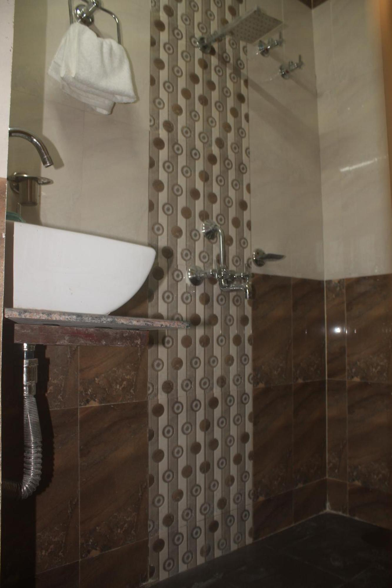 Ds Residency Varanasi-Prime Location-Parking Exterior foto